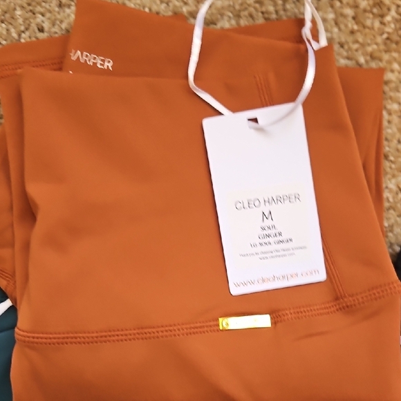 🔥NWT* BUNDLE- 3 Leggings! - Picture 4 of 5